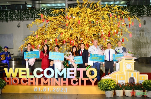 Thành phố Hồ Chí Minh chào đón những hành khách quốc tế đầu tiên của năm 2023