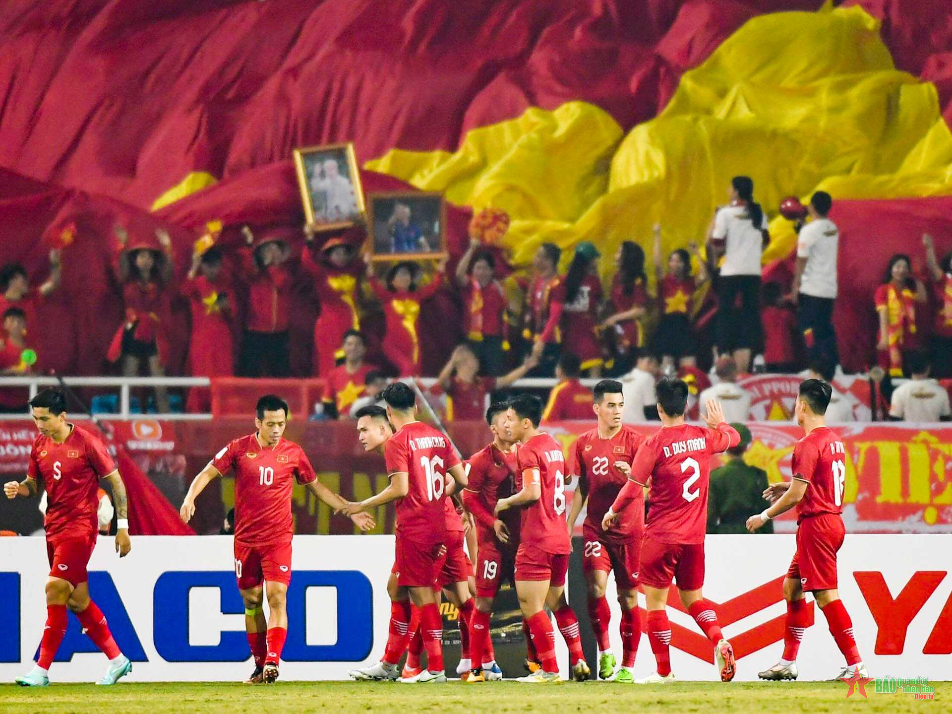 Với chiến thắng 3-0, Việt Nam tiến thẳng vào bán kết AFF Cup