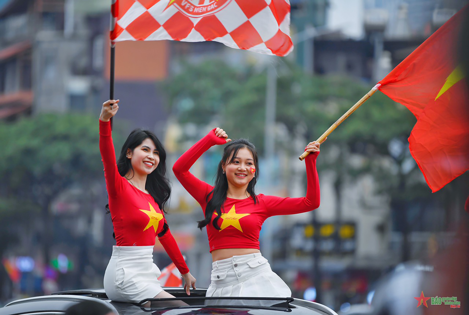 Mỹ Đình rực rỡ sắc đỏ trước giờ thi đấu trận Việt Nam - Myanmar