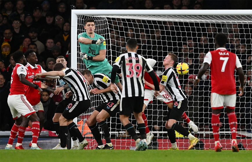 MU thắng dễ Bournemouth, Arsenal chia điểm trước Newcastle