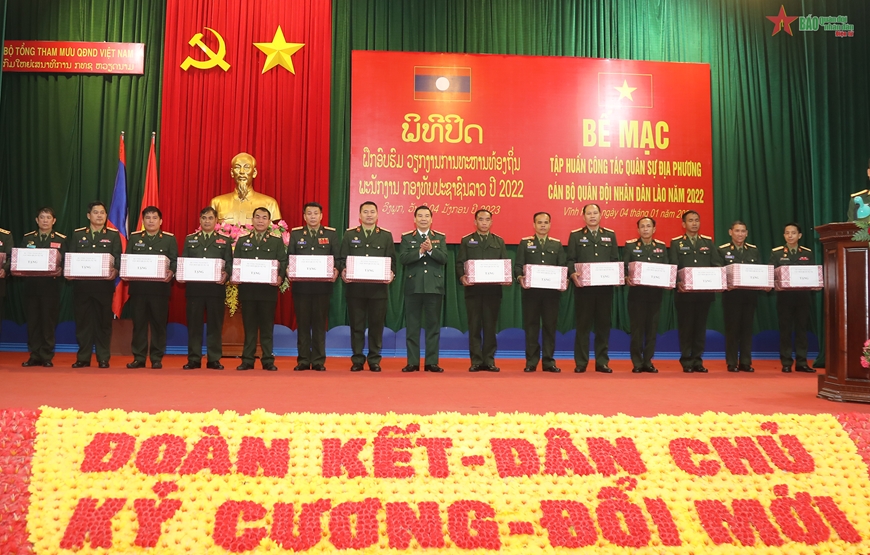 Bế mạc lớp tập huấn công tác quân sự địa phương cho Quân đội nhân dân Lào