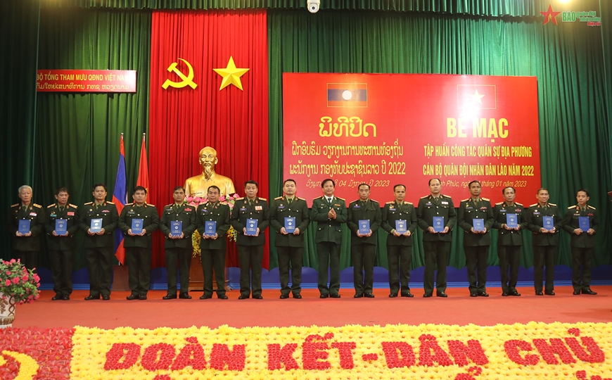 Bế mạc lớp tập huấn công tác quân sự địa phương cho Quân đội nhân dân Lào