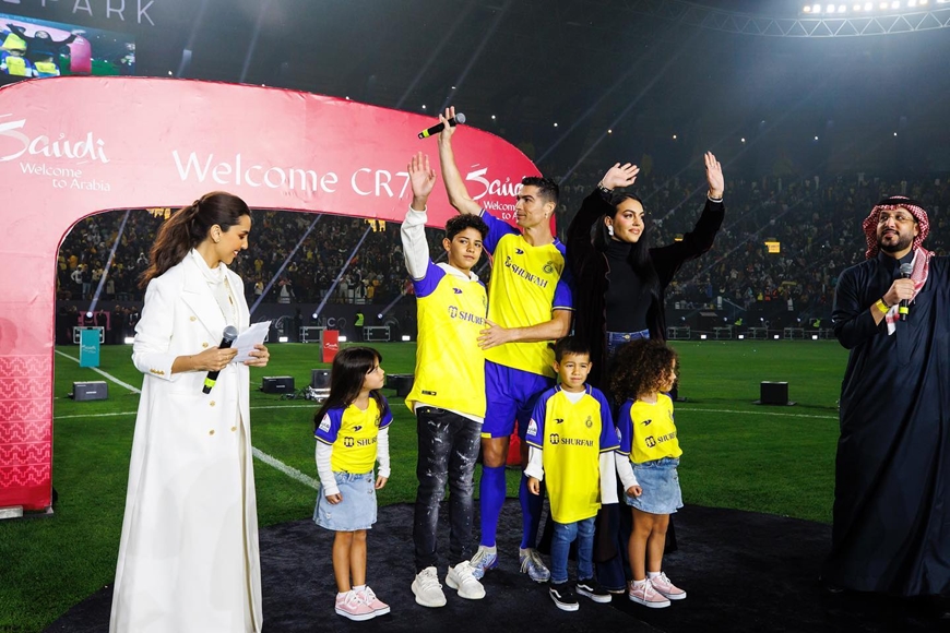 Hình ảnh Ronaldo ra mắt tại Saudi Arabia