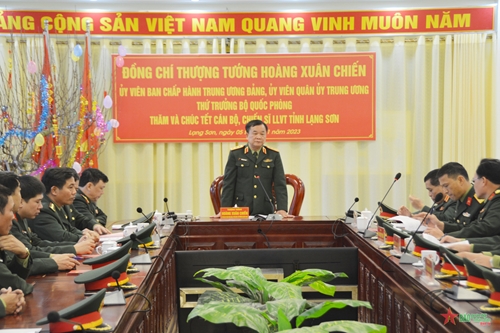 Thượng tướng Hoàng Xuân Chiến kiểm tra và chúc tết tại Lạng Sơn