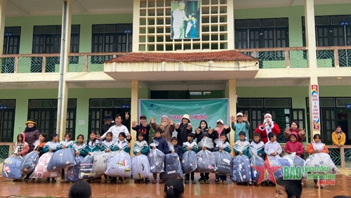 Điện Biên: Gần 120 triệu đồng tặng học sinh vùng cao