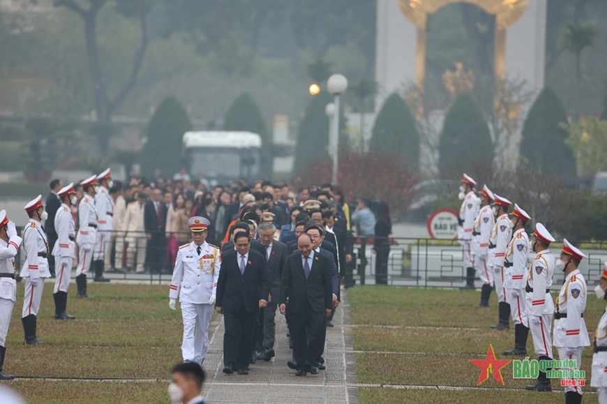 Khai mạc trọng thể Kỳ họp bất thường lần thứ hai, quyết sách 5 vấn đề quan trọng, cấp bách