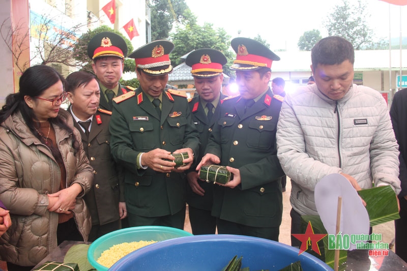 Sơn La: Chương trình “Xuân biên cương đoàn kết, Tết thắm tình quân dân”