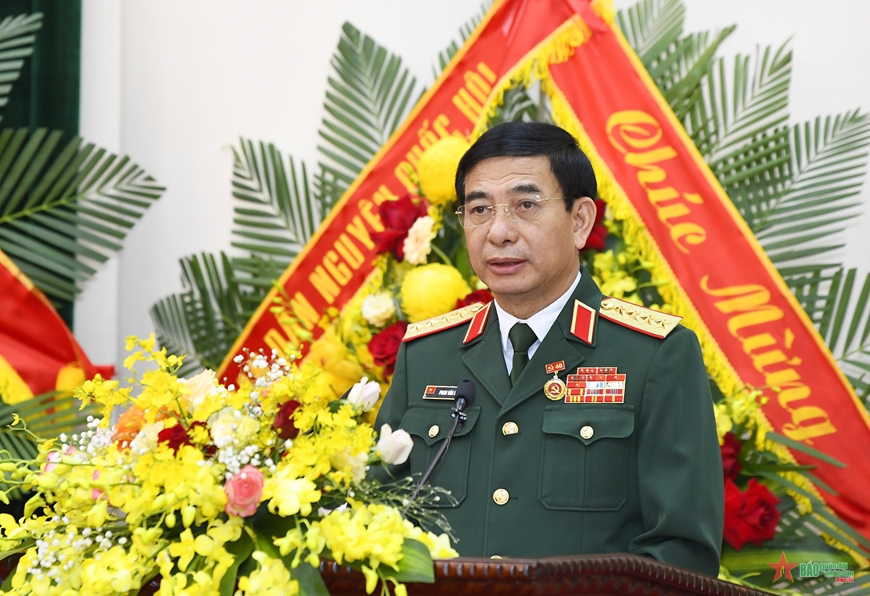 Trao Huy hiệu 40 năm tuổi Đảng tặng các đồng chí lãnh đạo Bộ Quốc phòng