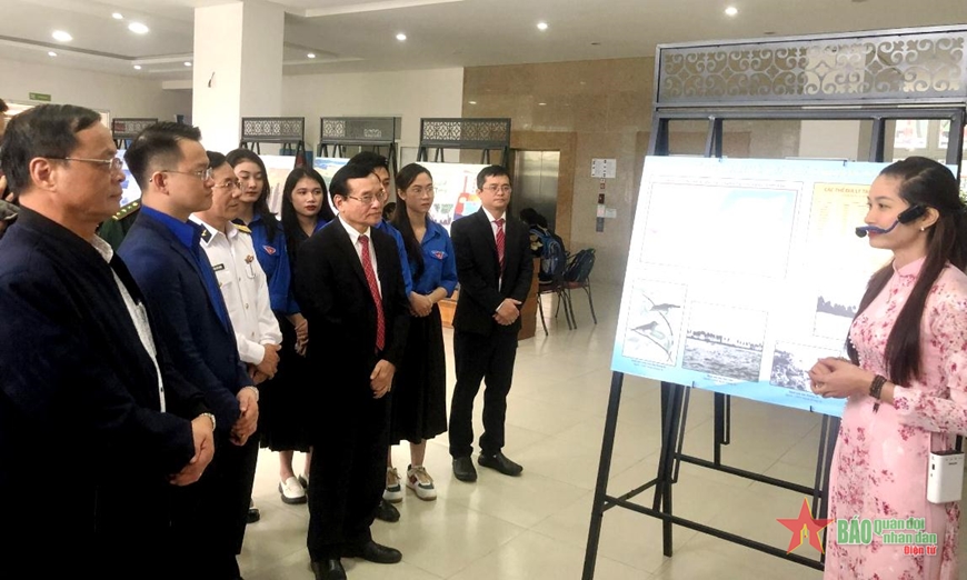 Khai mạc triển lãm và tuyên truyền biển đảo với chủ đề “Tuổi trẻ với biển đảo quê hương”