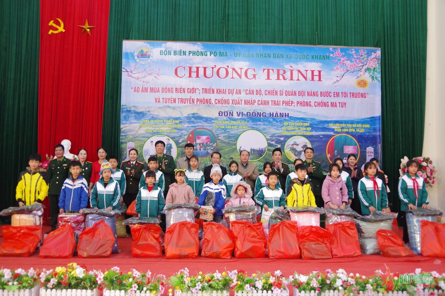 Nhiều hoạt động hướng về nhân dân khu vực biên giới