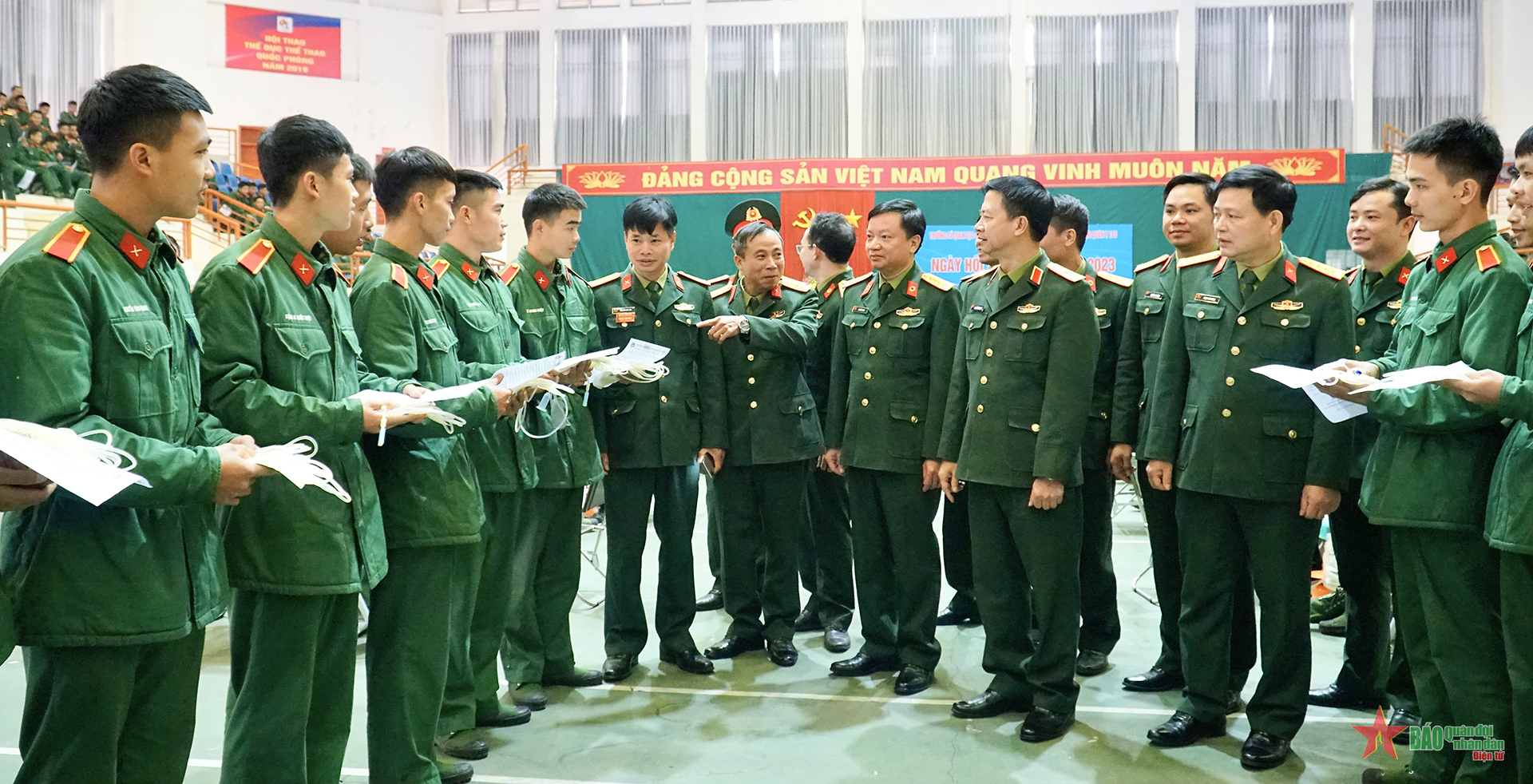 Gần 700 cán bộ, đoàn viên Trường Sĩ quan Lục quân 1 tham gia hiến máu tình nguyện