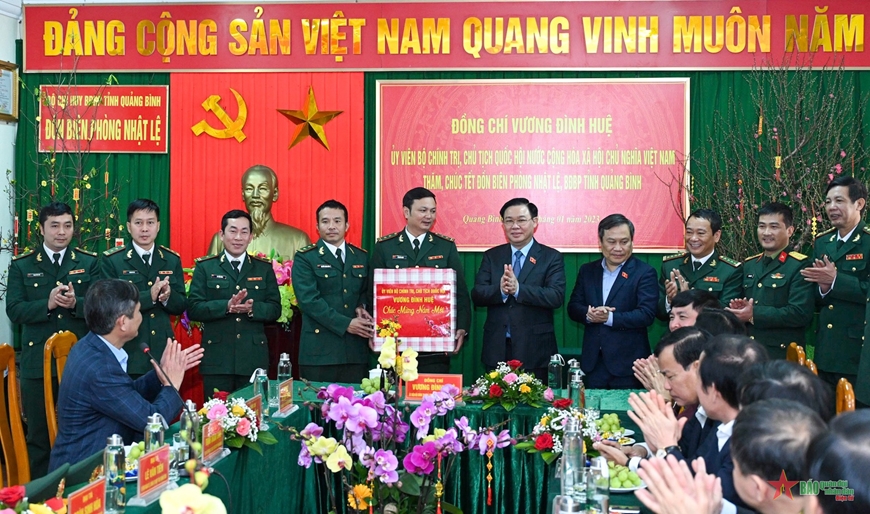 Chủ tịch Quốc hội Vương Đình Huệ: Phát huy những mô hình hoạt động hiệu quả của Bộ đội Biên phòng