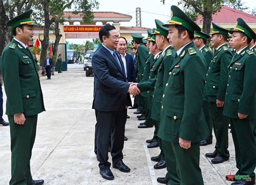 Chủ tịch Quốc hội Vương Đình Huệ: Phát huy những mô hình hoạt động hiệu quả của Bộ đội Biên phòng