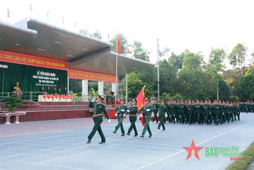 Trung đoàn 82 tổ chức lễ tiễn quân nhân hoàn thành nghĩa vụ quân sự