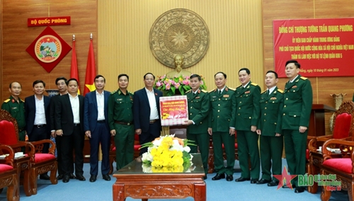 Thượng tướng Trần Quang Phương thăm và làm việc với Bộ tư lệnh Quân khu 5
