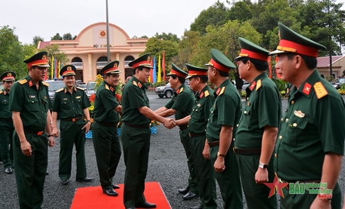 Đại tướng Lương Cường kiểm tra sẵn sàng chiến đấu, chúc Tết tại Sư đoàn 330 (Quân khu 9)