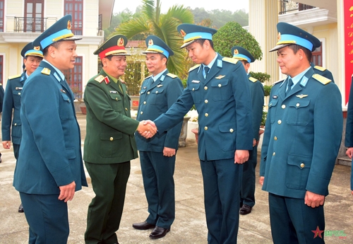 Thượng tướng Lê Huy Vịnh thăm, chúc Tết Trung đoàn 921