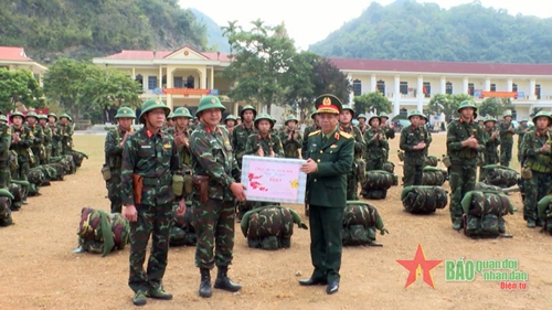 Trung tướng Nguyễn Văn Nghĩa, kiểm tra sẵn sàng chiến đấu và chúc tết các đơn vị trên địa bàn tỉnh Sơn La

​