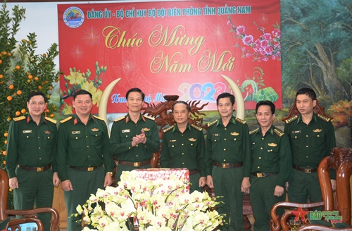 Đoàn công tác Bộ Tổng Tham mưu Quân đội nhân dân Việt Nam chúc Tết tại Quảng Nam