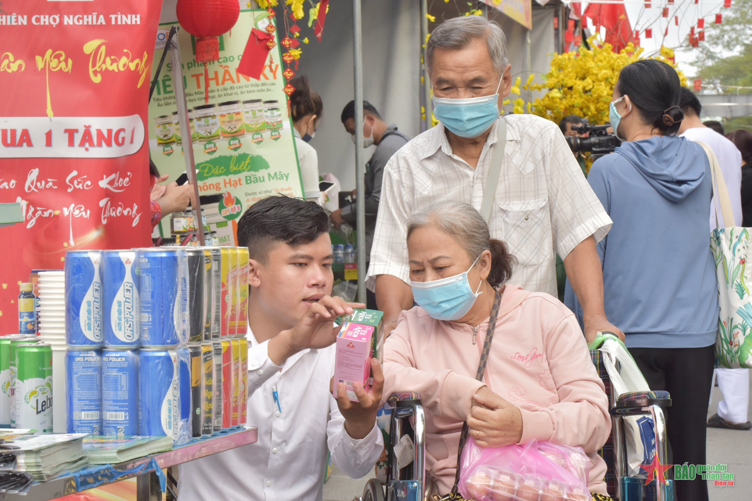 Bệnh viện Quân y 175 tổ chức “Phiên chợ nghĩa tình – Xuân yêu thương” 