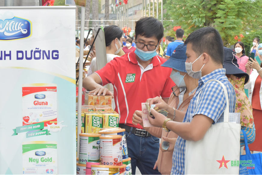 Bệnh viện Quân y 175 tổ chức “Phiên chợ nghĩa tình – Xuân yêu thương”