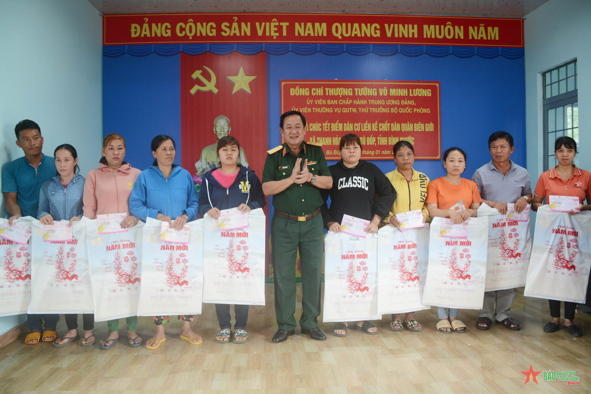 Thượng tướng Võ Minh Lương thăm, chúc Tết các đơn vị lực lượng vũ trang và nhân dân biên giới tỉnh Bình Phước