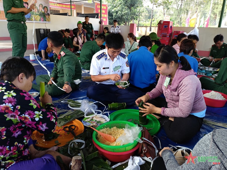 Tết hải đảo thắm tình quân dân trên vùng biển Tây Nam Tết hải đảo thắm tình quân dân trên vùng biển Tây Nam