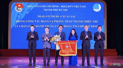 Thành đoàn Hà Nội nhận cờ thi đua xuất sắc năm 2022