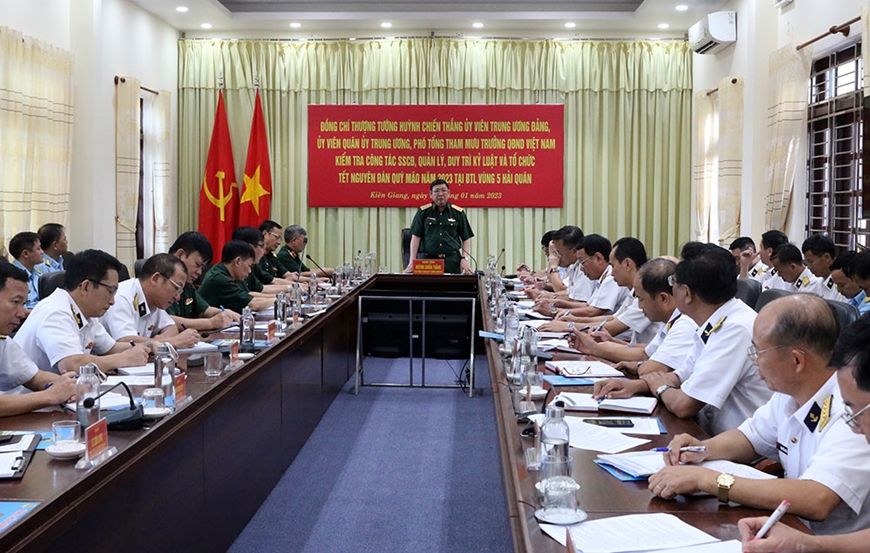Thượng tướng Huỳnh Chiến Thắng kiểm tra công tác sẵn sàng chiến đấu tại Vùng 5 Hải quân