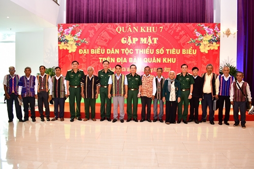 Đảng ủy, Bộ tư lệnh Quân khu 7 gặp mặt đại biểu dân tộc thiểu số tiêu biểu