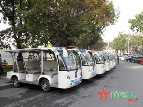 Hà Nội cân nhắc sử dụng xe điện 4 bánh chở khách tham quan di tích chùa Hương

