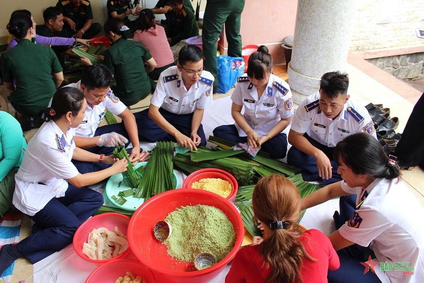 Mang Tết ra đảo xa