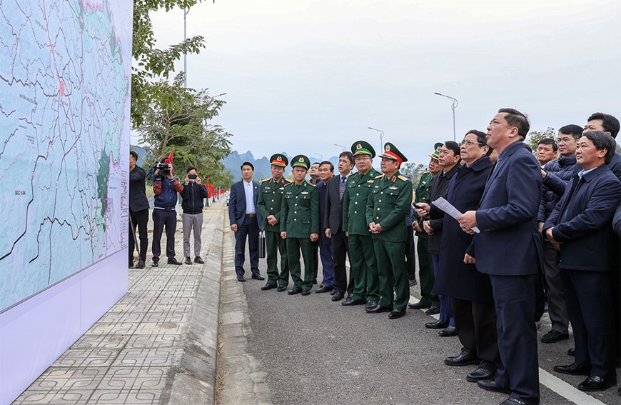 Thủ tướng Chính phủ Phạm Minh Chính khảo sát các dự án hạ tầng tại tỉnh Cao Bằng