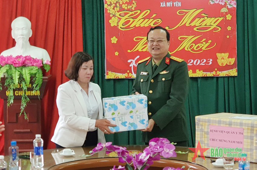 Bệnh viện Quân y 354 tổ chức nhiều hoạt động chính sách nhân dịp Tết Nguyên đán 2023