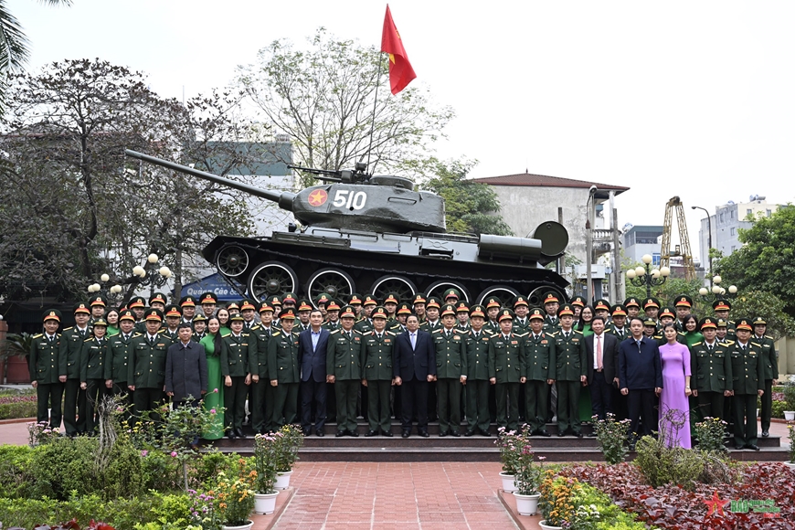 Thủ tướng Chính phủ Phạm Minh Chính thăm, làm việc và chúc Tết Binh chủng Tăng thiết giáp