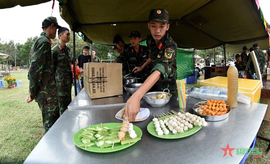 “Hội chợ Xuân”- sân chơi độc đáo của tuổi trẻ Sư đoàn 330