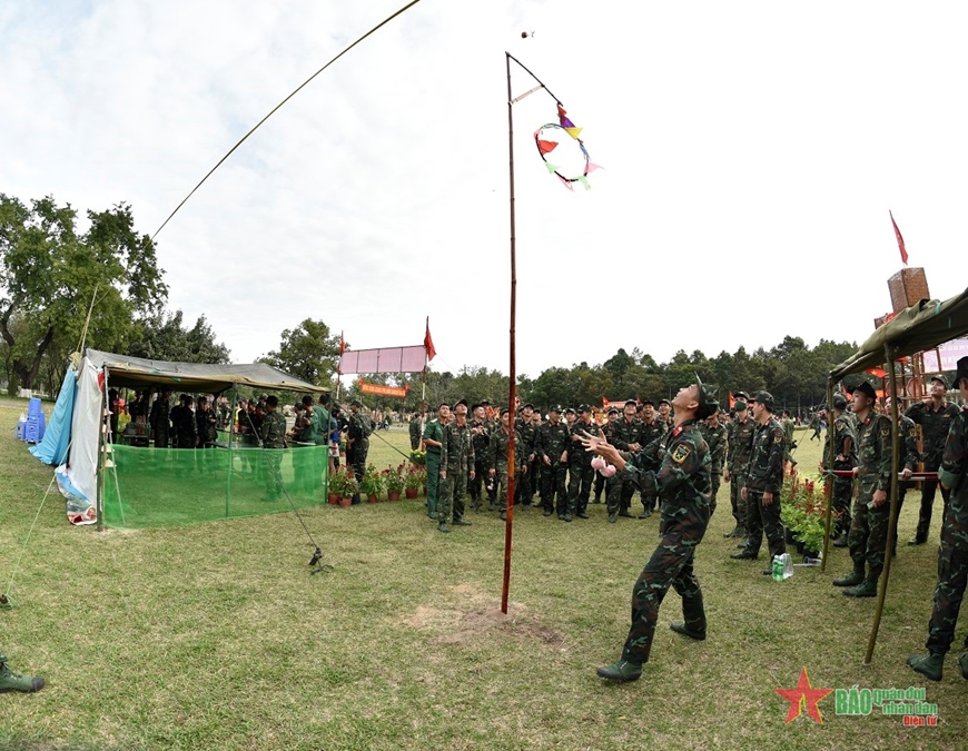 “Hội chợ Xuân”- sân chơi độc đáo của tuổi trẻ Sư đoàn 330