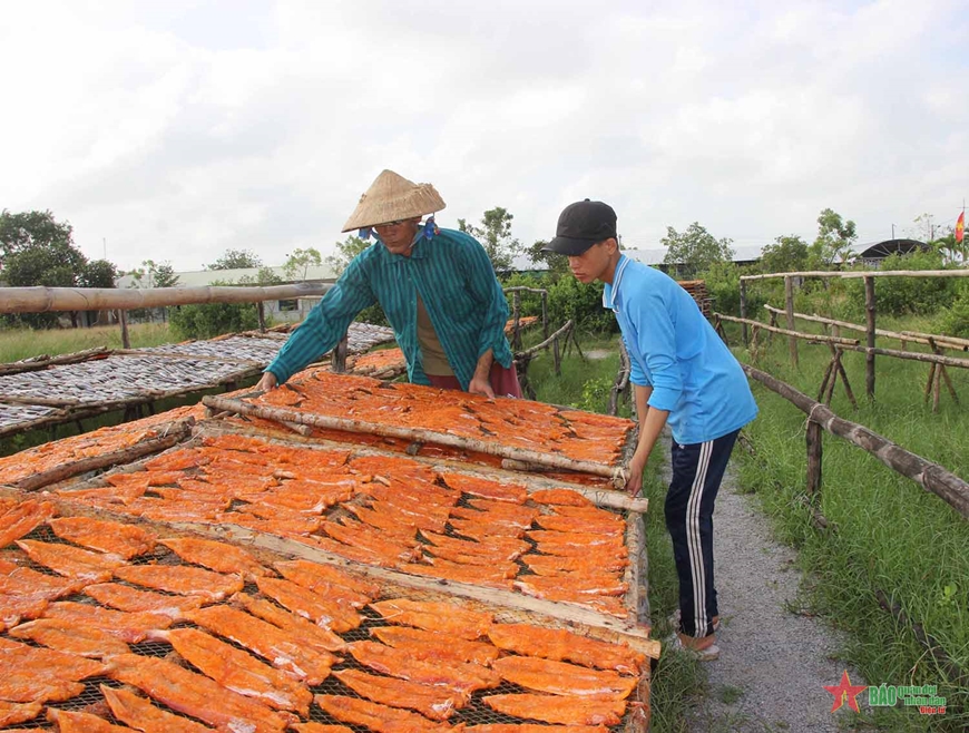 Nhộn nhịp làng nghề miền Tây ngày giáp Tết