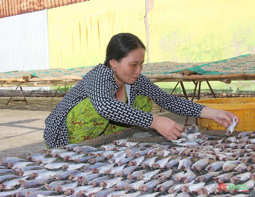 Nhộn nhịp làng nghề miền Tây ngày giáp Tết