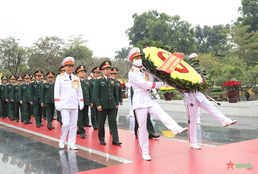 Lãnh đạo Đảng, Nhà nước, Quân đội vào Lăng viếng Chủ tịch Hồ Chí Minh, tưởng niệm các Anh hùng liệt sĩ