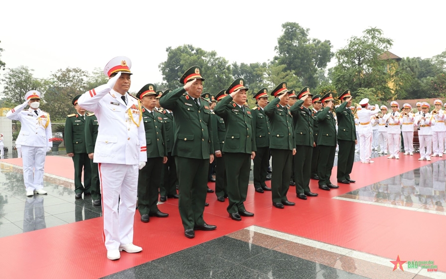 Lãnh đạo Đảng, Nhà nước, Quân đội vào Lăng viếng Chủ tịch Hồ Chí Minh, tưởng niệm các Anh hùng liệt sĩ