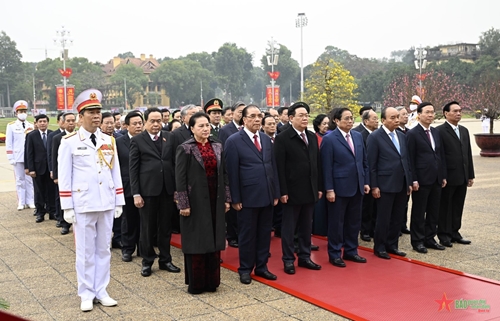 Lãnh đạo Đảng, Nhà nước, Quân đội vào Lăng viếng Chủ tịch Hồ Chí Minh, tưởng niệm các Anh hùng liệt sĩ


