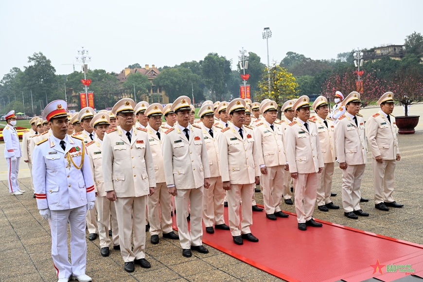 Lãnh đạo Đảng, Nhà nước, Quân đội vào Lăng viếng Chủ tịch Hồ Chí Minh, tưởng niệm các Anh hùng liệt sĩ