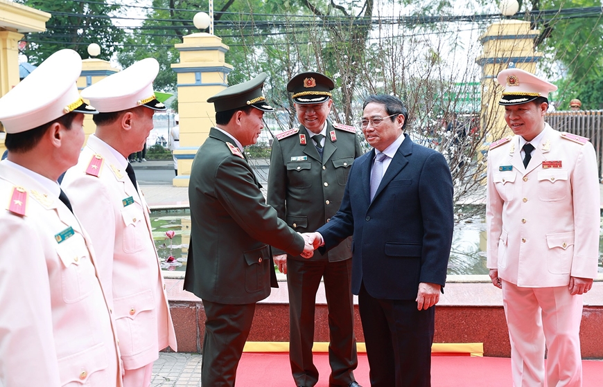 Thủ tướng Phạm Minh Chính kiểm tra, chúc Tết các lực lượng Công an trực Tết