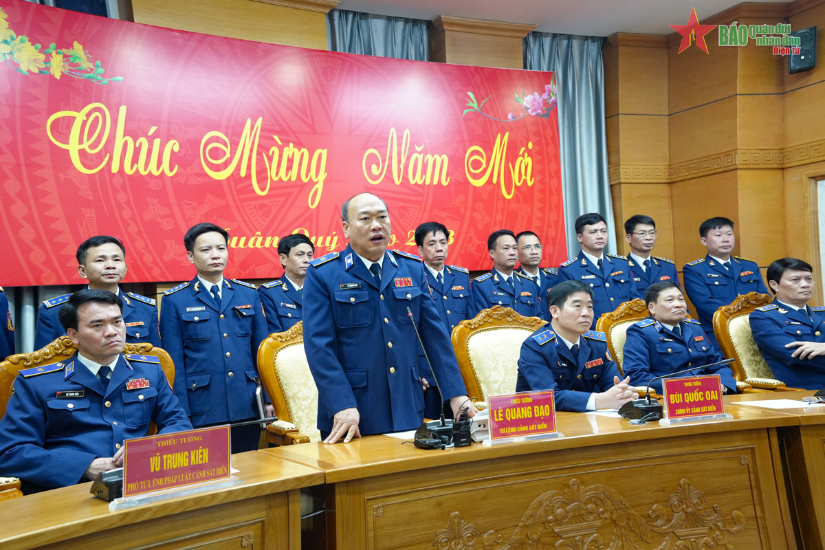 Bộ tư lệnh Cảnh sát biển Việt Nam kiểm tra sẵn sàng chiến đấu và chúc Tết cán bộ, chiến sĩ đang làm nhiệm vụ đêm Giao thừa