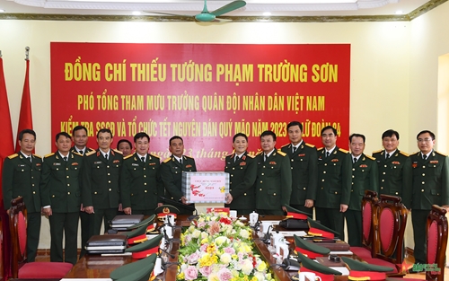 Thiếu tướng Phạm Trường Sơn kiểm tra công tác sẵn sàng chiến đấu và tổ chức Tết tại Lữ đoàn 84