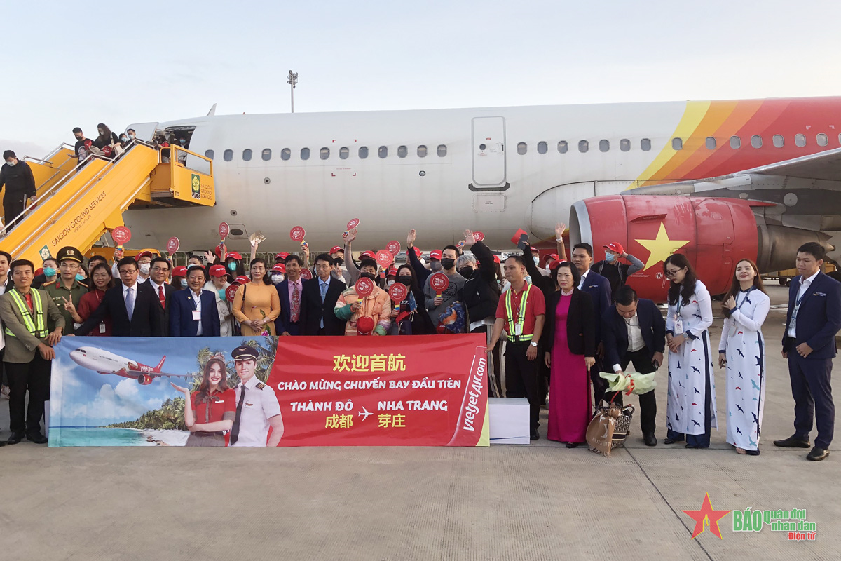 Khách du lịch xông đất tỉnh Khánh Hòa