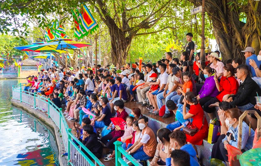 Đặc sắc lễ hội mùa xuân năm Quý Mão tại Suối Tiên