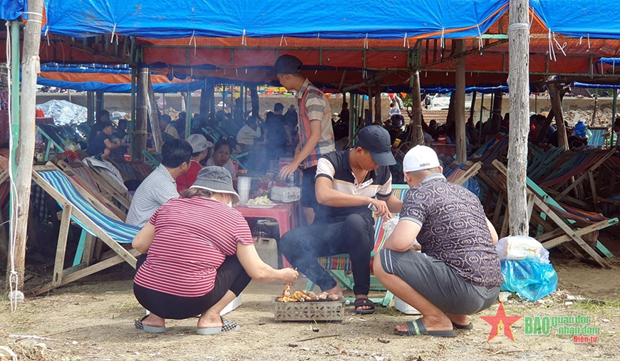 Người phương Nam dập dìu đi biển