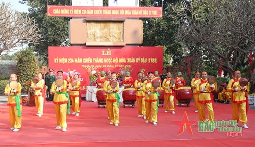 Đoàn công tác Thành ủy Hà Nội dâng hương kỷ niệm 234 năm Chiến thắng Ngọc Hồi